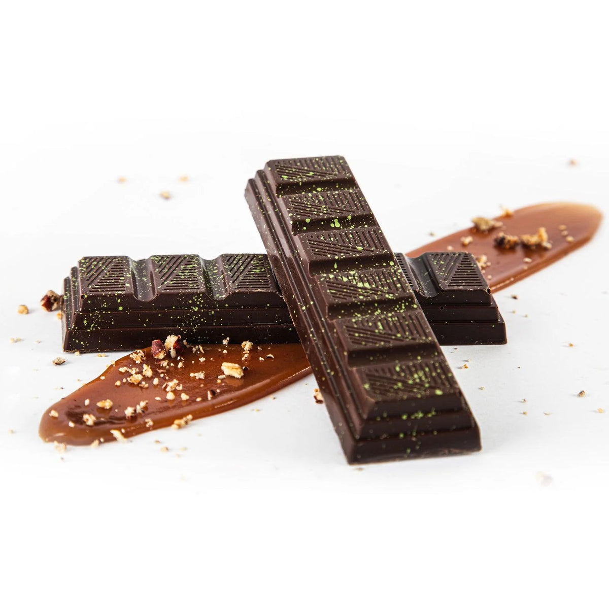 Caramel and pecan bar - Chocolate color