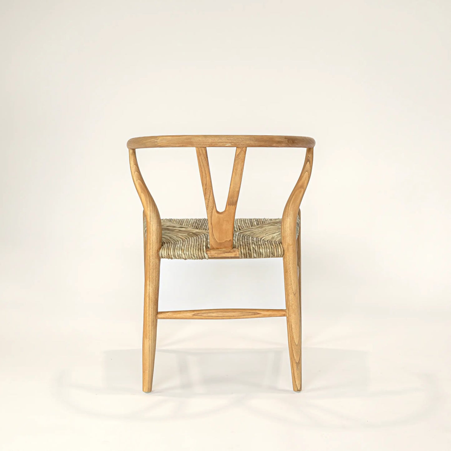 Chaise wishbone en teck et écorce de bananier - Crusoë