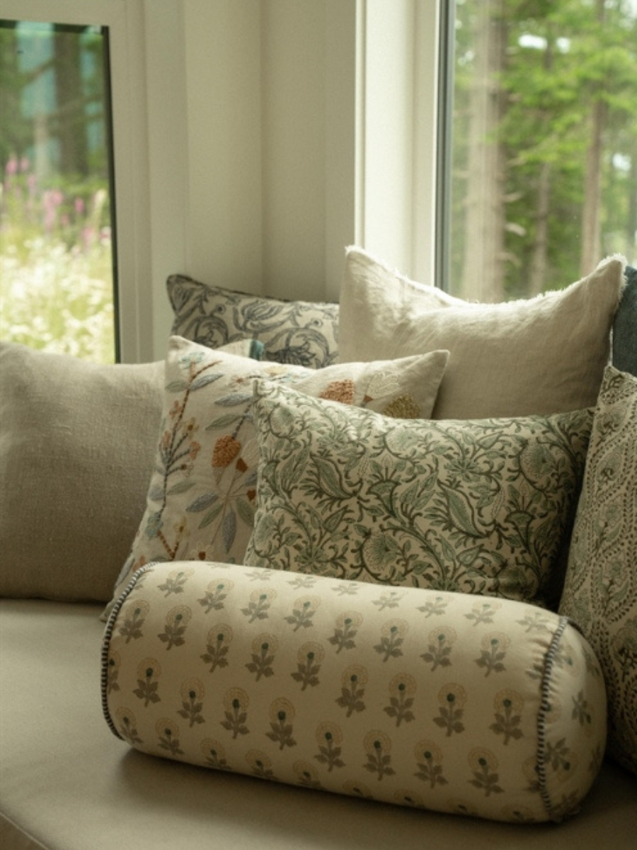 Dema bolster cushion