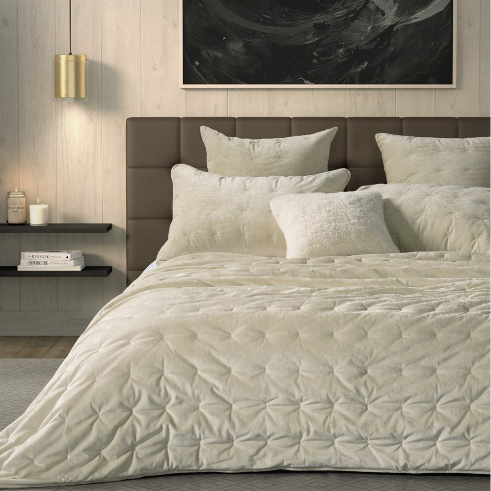 Lounge - Ivory velvet quilt