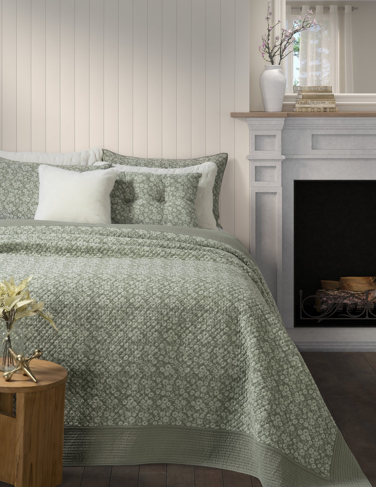 Maggie-Green quilt with small flowers