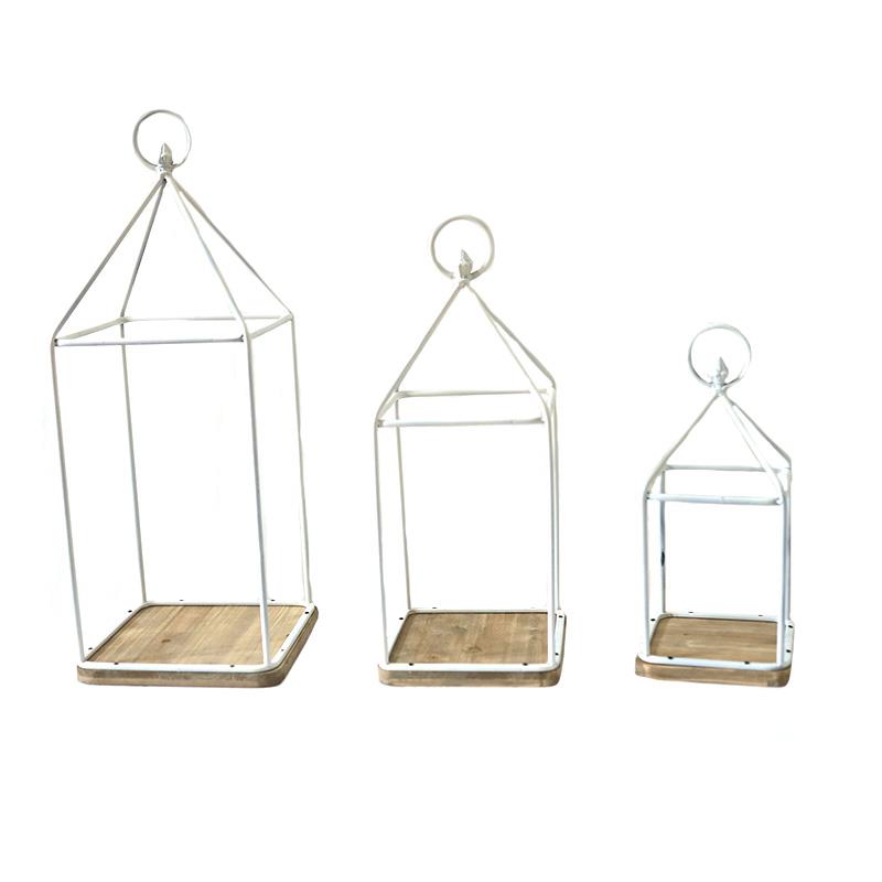 Lanterne en bois et en métal blanc