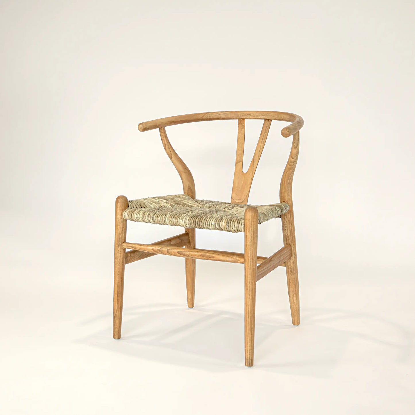 Chaise wishbone en teck et écorce de bananier - Crusoë