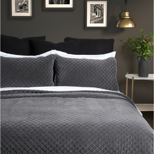 Dove - Courtepointe en velours gris