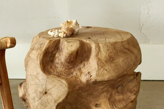 Table d’appoint erosion teck ancien - Crusoë