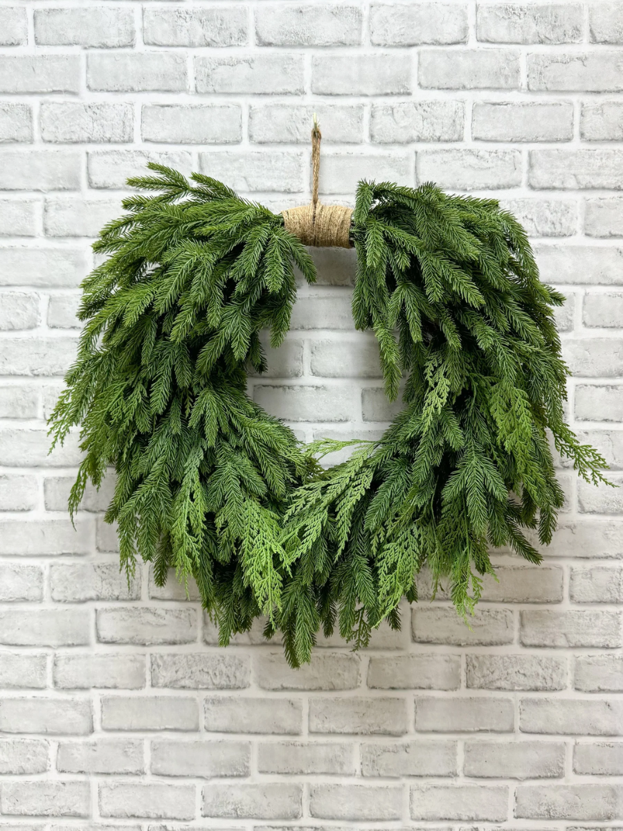 Heart-shaped wreath – Spruce and cedar 26"