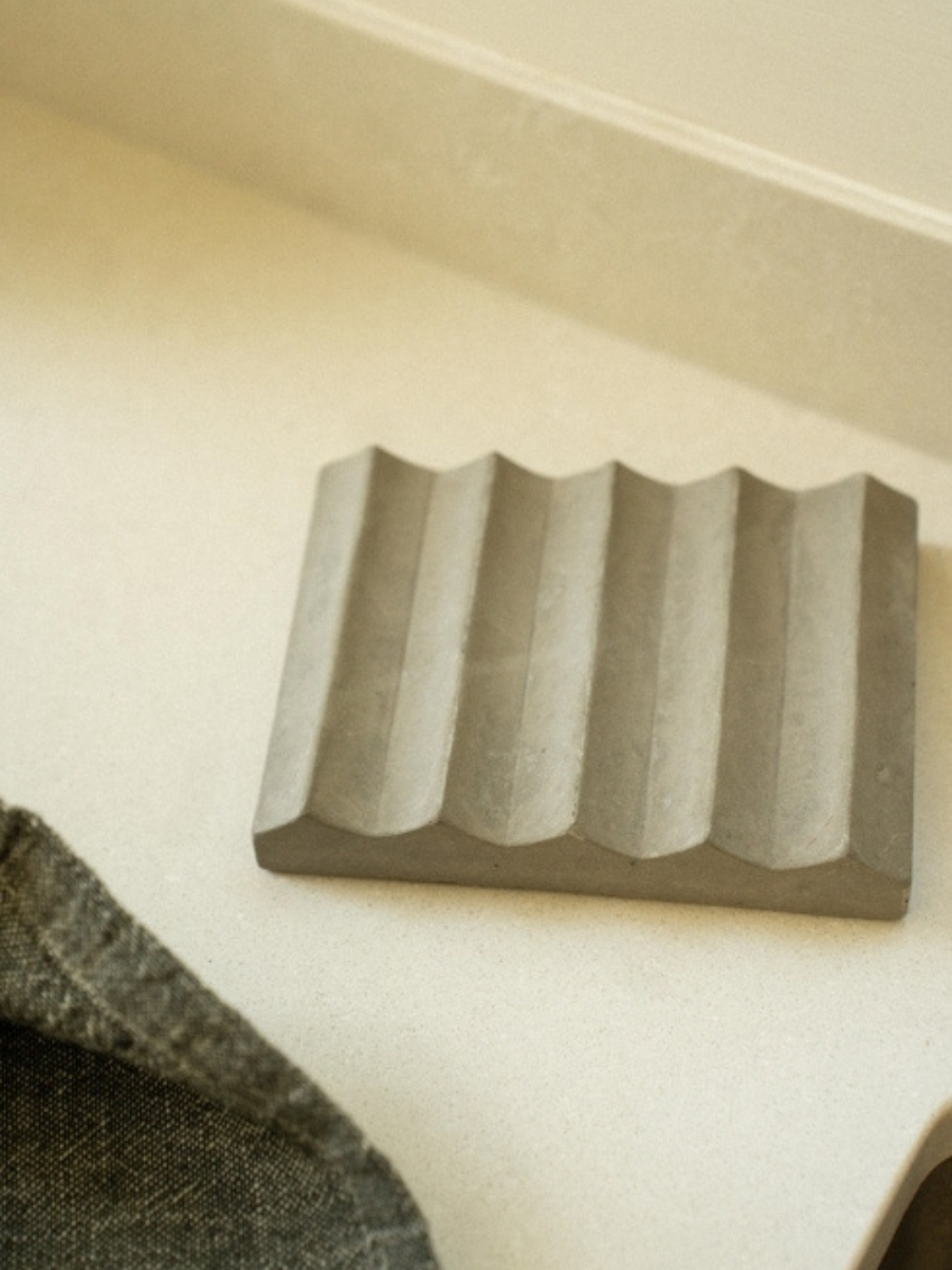 Porte‑savon Ripple en béton