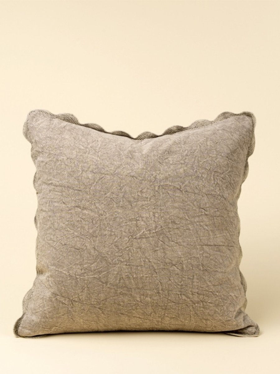 Coussin à bord festonné – Gris argent
