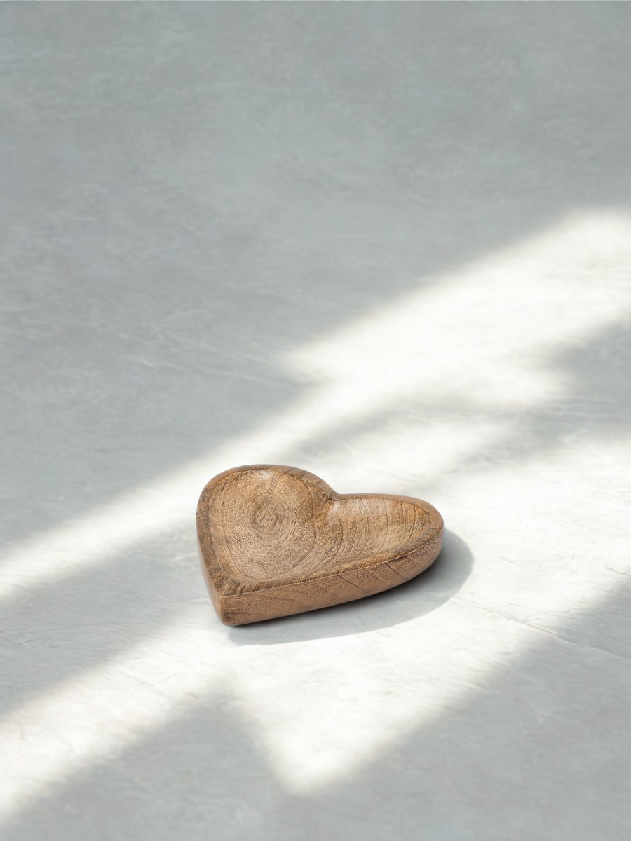 Petite assiette cœur – Bois de manguier