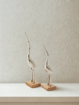 Héron sur plateforme en bois