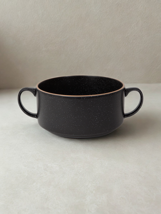 Bol à soupe noir avec poignées