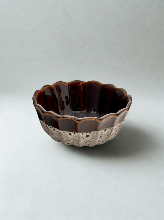 Decorative clay bowl – Two-tone scalloped rim