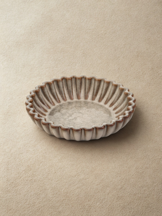 Round decorative ceramic tray