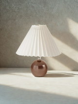 Lampe de table en céramique avec abat-jour plissé – Bordeaux