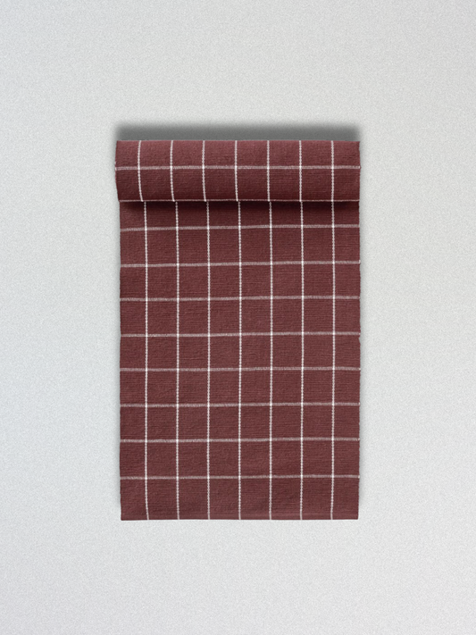 Checkered table runner – Burgundy and white