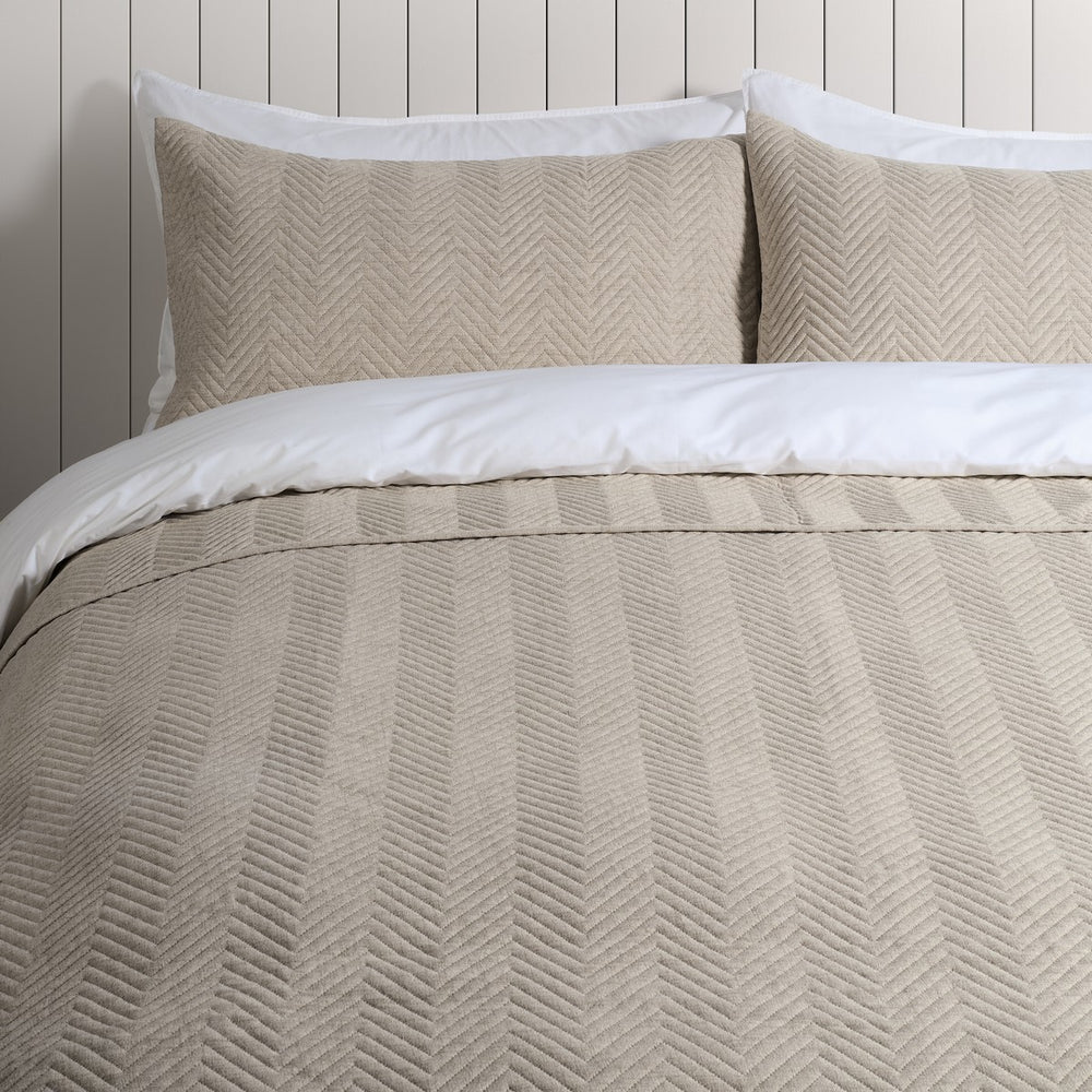  Nelson - Natural quilt with chevron stitching
