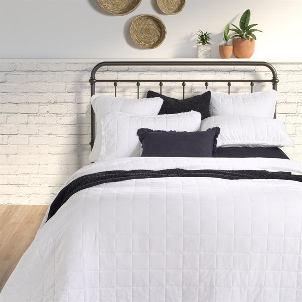 Poke - White Quilted Linen Blanket