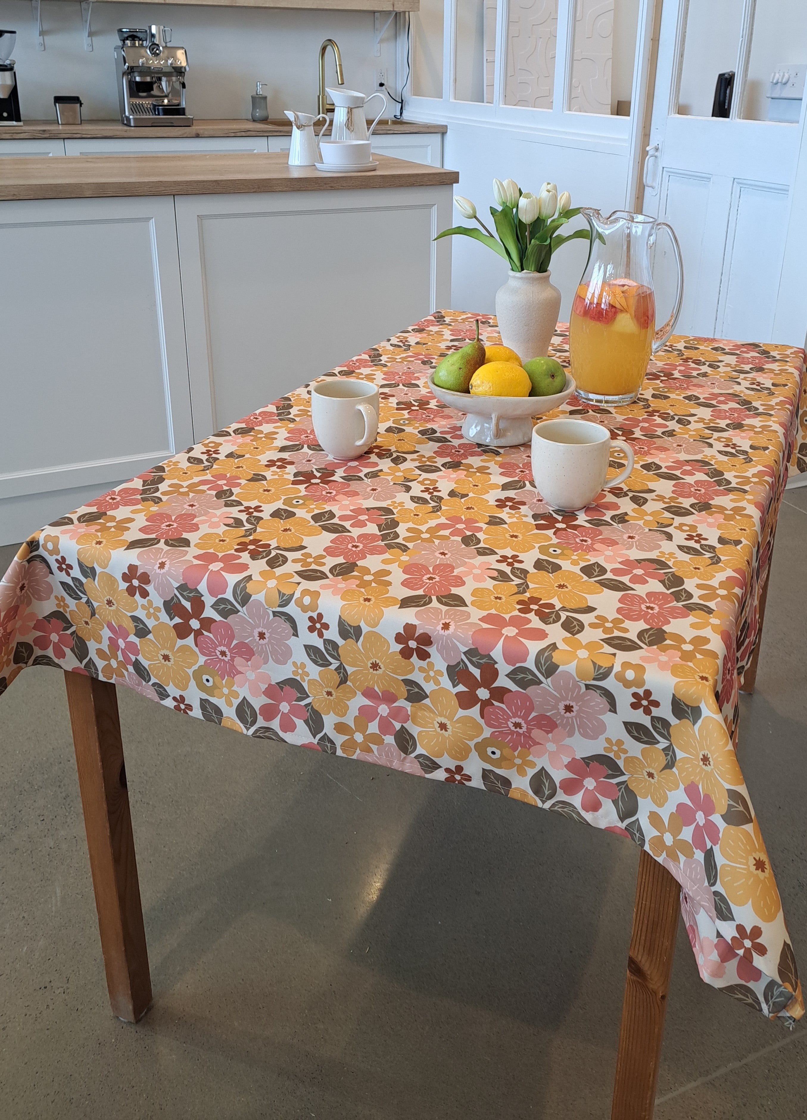 Alice - Flowery tablecloth