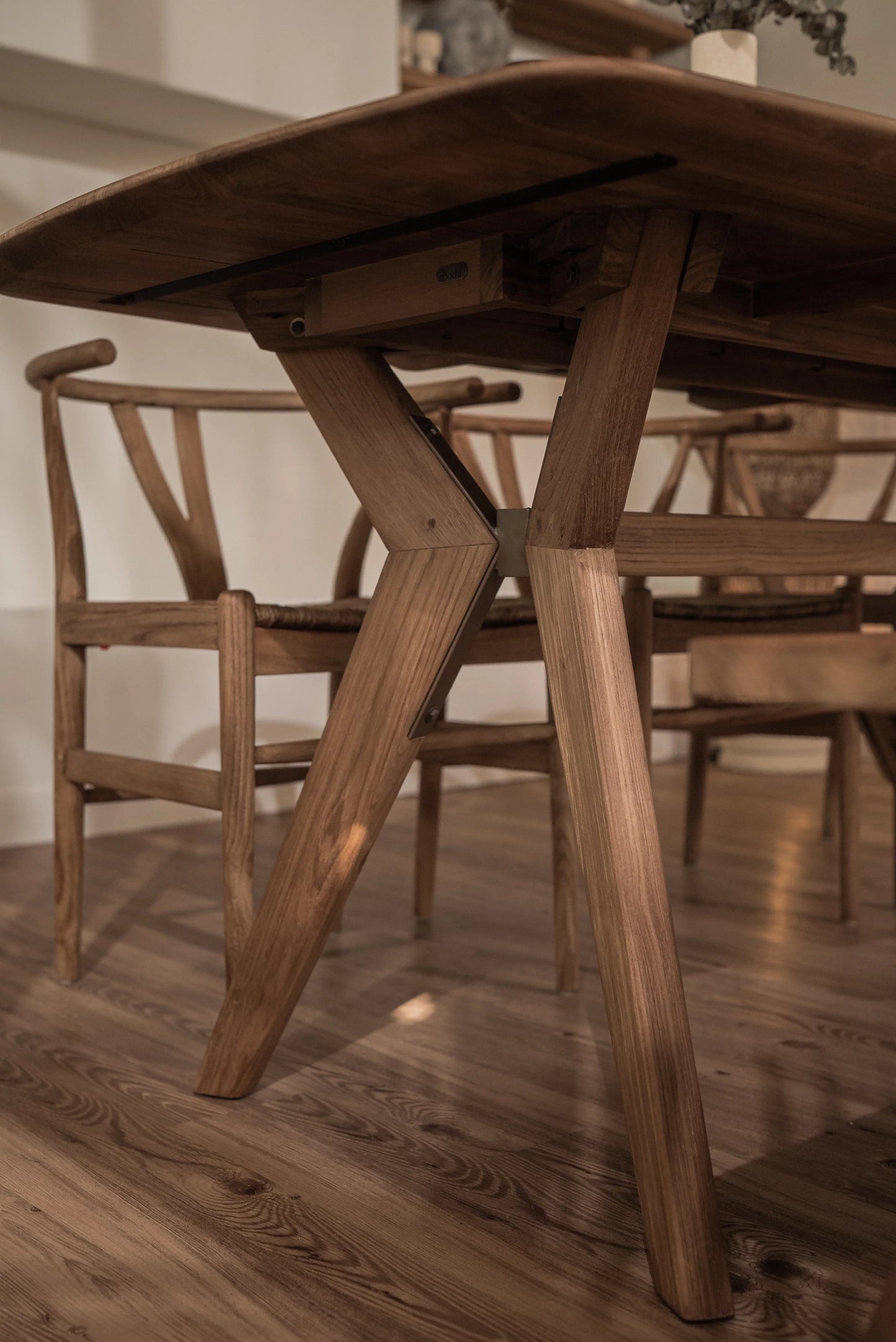 Table à Manger Kupu-kupu Ellipse | dBodhi - Crusoë