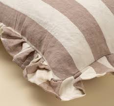 Coussin à rayures Ruffle