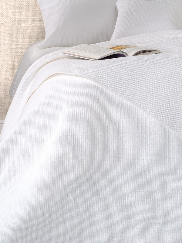 Contemporain - White quilted quilt